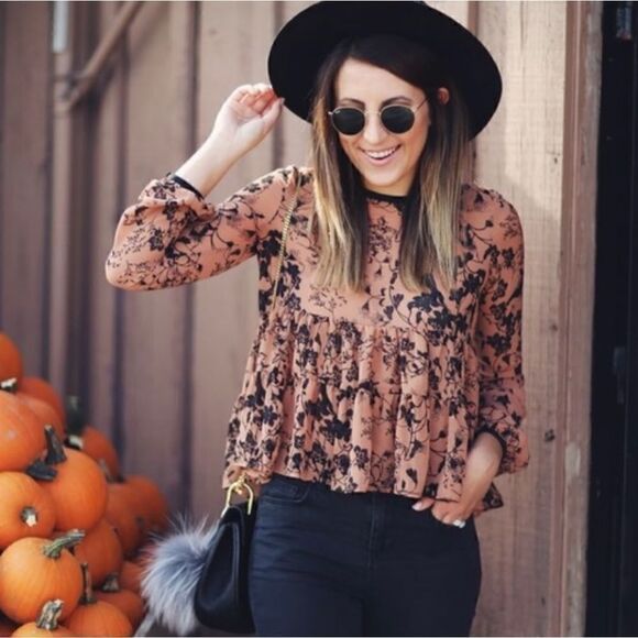 Urban Outfitters Top Size Small Floral Animal Print Bunny Rare - Picture 2 of 8